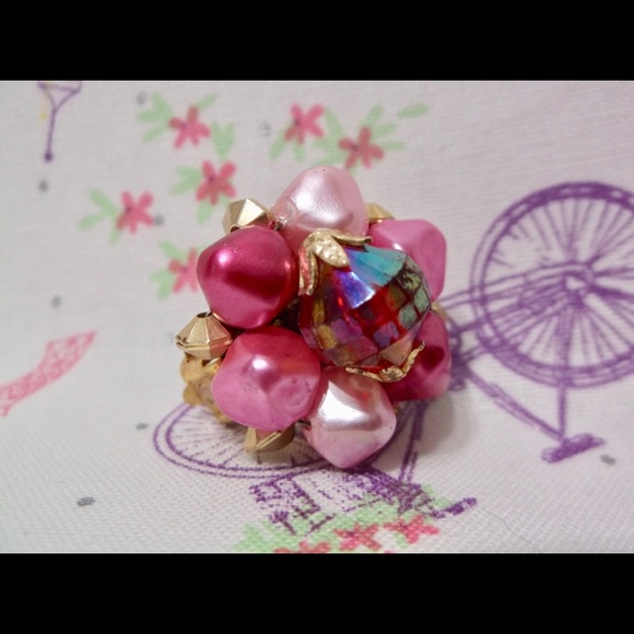 Vintage 60’s Cluster Clip On Earrings - Picture 3 of 8